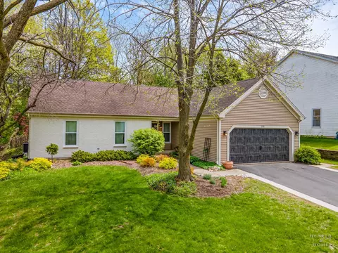 259 Yorkshire Dr, Fox River Grove, IL 60021
