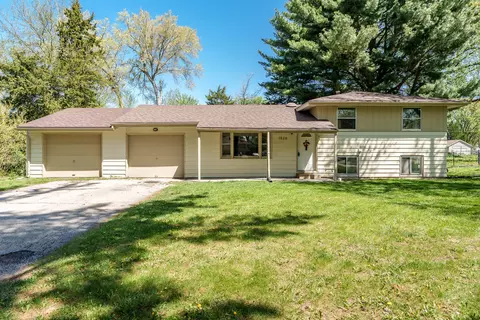 1820 Juniper Ln, Loves Park, IL 61111