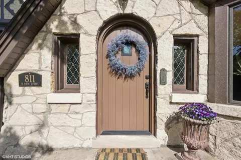 811 N Main St, Wheaton, IL 60187 photo 8