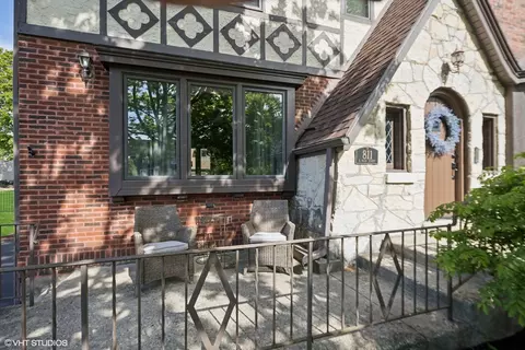 811 N Main St, Wheaton, IL 60187 photo 3