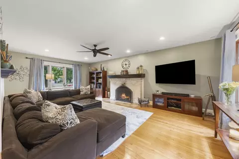 811 N Main St, Wheaton, IL 60187 photo 15