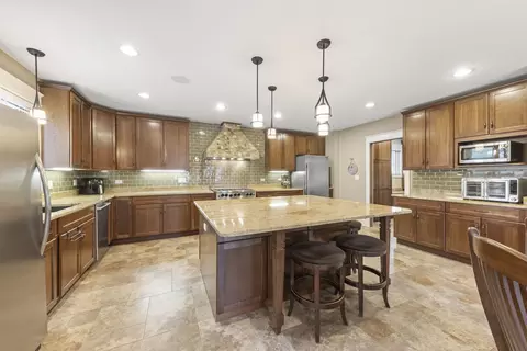 811 N Main St, Wheaton, IL 60187 photo 20