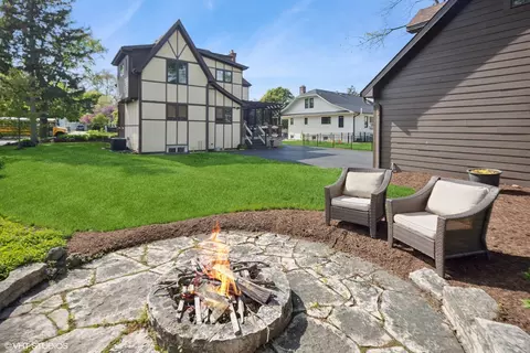 811 N Main St, Wheaton, IL 60187 photo 7