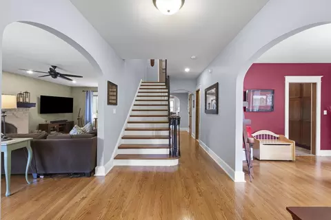 811 N Main St, Wheaton, IL 60187 photo 10