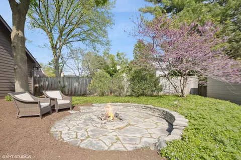 811 N Main St, Wheaton, IL 60187 photo 6