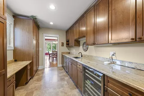 811 N Main St, Wheaton, IL 60187 photo 23