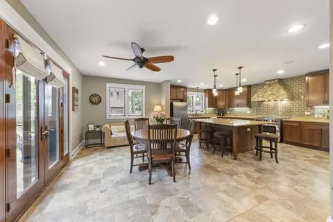 811 N Main St, Wheaton, IL 60187 photo 17