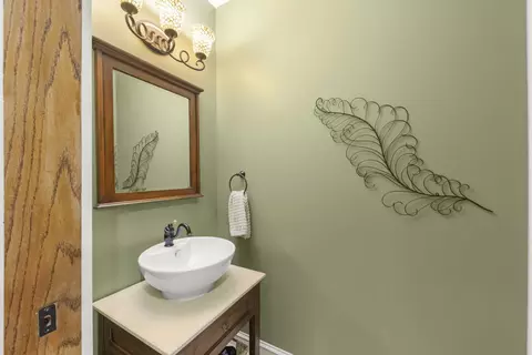 811 N Main St, Wheaton, IL 60187 photo 24