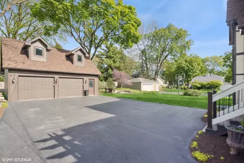 811 N Main St, Wheaton, IL 60187 photo 4
