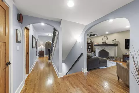 811 N Main St, Wheaton, IL 60187 photo 16