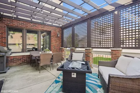 811 N Main St, Wheaton, IL 60187 photo 5