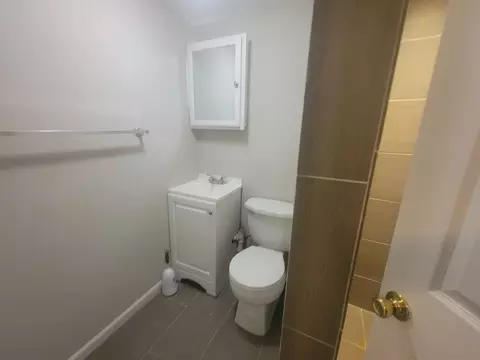 Bath - 2236 W 115th St, Chicago, IL 60643 photo 2 of 2