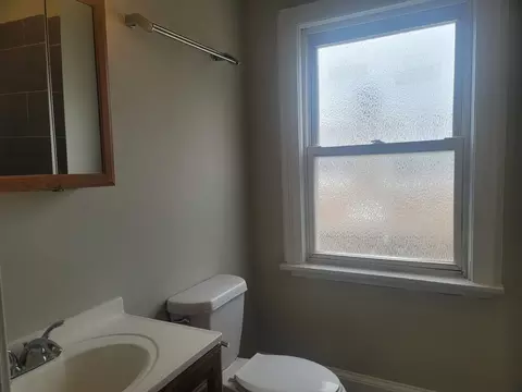 Bath - 2236 W 115th St, Chicago, IL 60643 photo 1 of 2