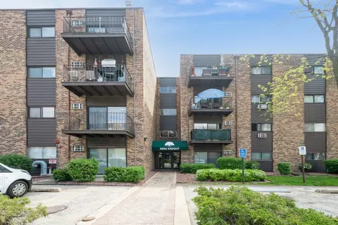 8894 N Knight Ave #412, Des Plaines, IL 60016