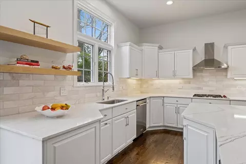 1701 Kendale Dr, Glenview, IL 60025 photo 9