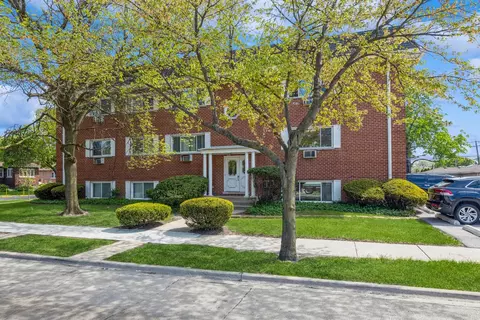 727 S Maple Ave #301, Oak Park, IL 60304