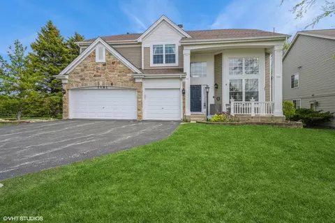 7181 Dada Dr, Gurnee, IL 60031