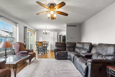 8 Harrison Ct, Bloomington, IL 61704 photo 7