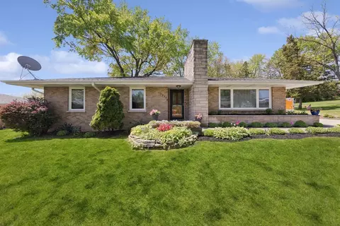 13364 S Old Orchard Ln, Lockport, IL 60441