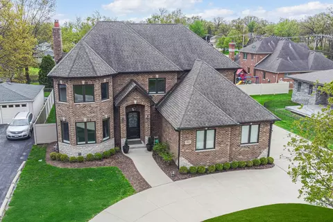 915 E Forest View Rd, Addison, IL 60101