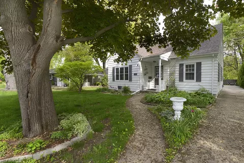 122 W Allen St, Ottawa, IL 61350