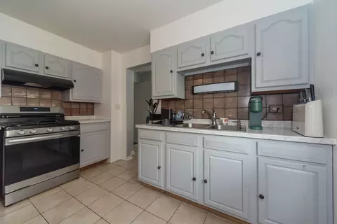 Kitchen - 122 E Highland Ave, Mount Prospect, IL 60056 photo 1 of 4