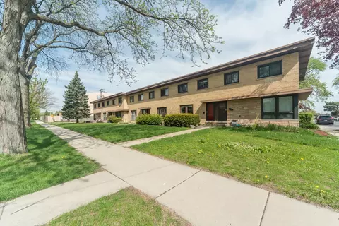 Exterior - 122 E Highland Ave, Mount Prospect, IL 60056 photo 3 of 5