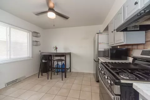 Kitchen - 122 E Highland Ave, Mount Prospect, IL 60056 photo 2 of 4