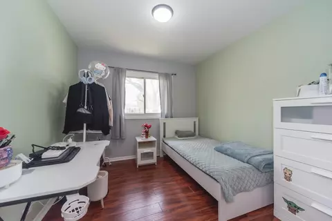 Bedroom - 122 E Highland Ave, Mount Prospect, IL 60056 photo 4 of 5