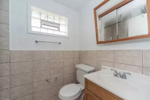Bath - 122 E Highland Ave, Mount Prospect, IL 60056 photo 2 of 2