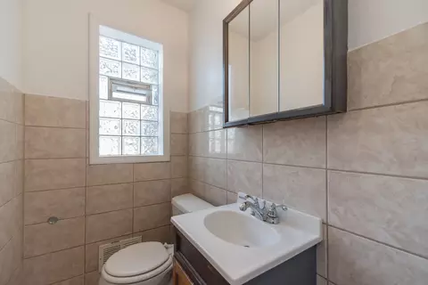 Bath - 122 E Highland Ave, Mount Prospect, IL 60056 photo 1 of 2