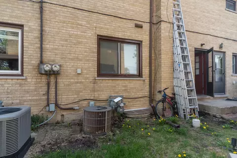 Exterior - 122 E Highland Ave, Mount Prospect, IL 60056 photo 5 of 5