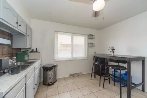 Kitchen - 122 E Highland Ave, Mount Prospect, IL 60056 photo 3 of 4