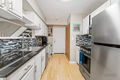 Kitchen - 1671 Williamsburg Ct #B, Wheaton, IL 60189 photo 1 of 3