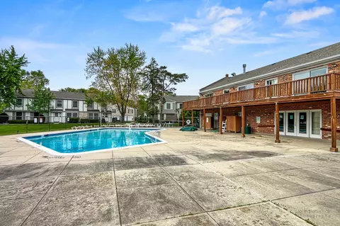 Exterior - 1671 Williamsburg Ct #B, Wheaton, IL 60189 photo 2 of 2