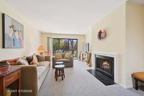 Living - Undisclosed, Evanston, IL 60201 photo 1 of 2