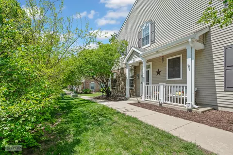 247 Springbrook Trl S, Oswego, IL 60543