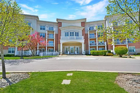 601 W Rand Rd #417, Arlington Heights, IL 60004