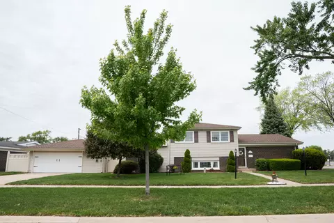 1272 Andrea Ln, Des Plaines, IL 60018
