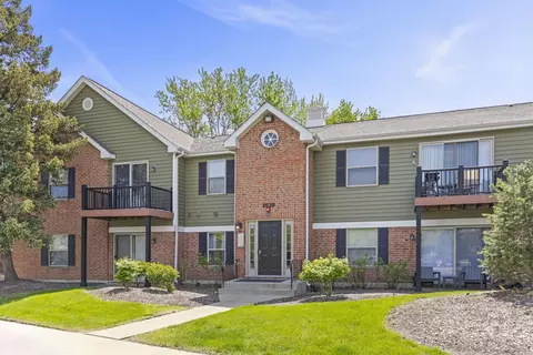 1539 Raymond Dr #101, Naperville, IL 60563