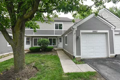 2663 Prairieview Ln, Aurora, IL 60502