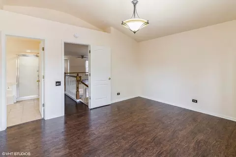 Bedroom - 4780 Amber Cir, Hoffman Estates, IL 60192 photo 2 of 2