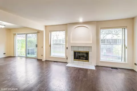 Living - 4780 Amber Cir, Hoffman Estates, IL 60192 photo 3 of 4