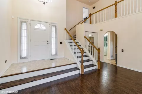 Entry Way - 4780 Amber Cir, Hoffman Estates, IL 60192 photo 1 of 1