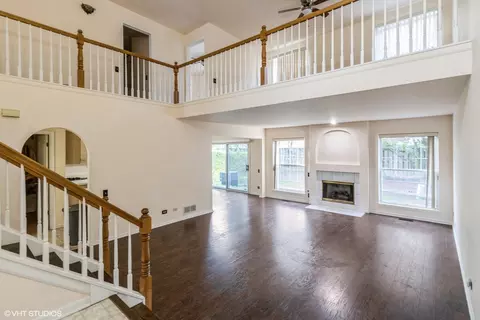 Living - 4780 Amber Cir, Hoffman Estates, IL 60192 photo 2 of 4