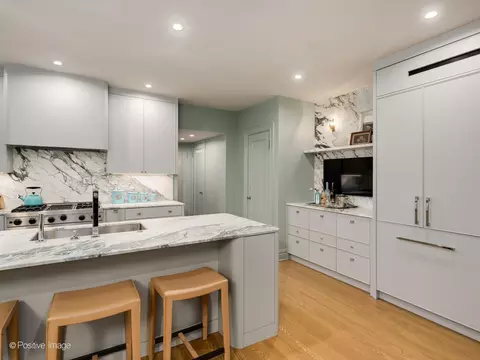 Kitchen - 20 E Cedar St #2D, Chicago, IL 60611 photo 5 of 7