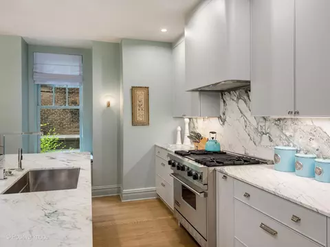 Kitchen - 20 E Cedar St #2D, Chicago, IL 60611 photo 4 of 7