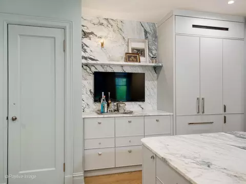 Kitchen - 20 E Cedar St #2D, Chicago, IL 60611 photo 6 of 7