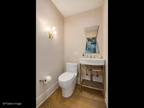 Bath - 20 E Cedar St #2D, Chicago, IL 60611 photo 1 of 3