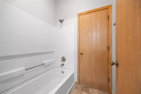 Bath - 21315 W Edison Ln, Plainfield, IL 60544 photo 3 of 3